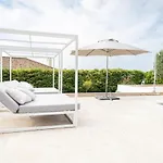 Large 5 Bedroom With Heated Pool + Sea Views فيلة