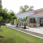 Large 5 Bedroom With Heated Pool + Sea Views *