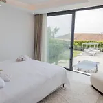 Large 5 Bedroom With Heated Pool + Sea Views فيلة *