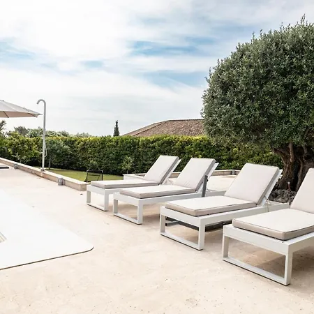 Large 5 Bedroom With Heated Pool + Sea Views * ماربيا