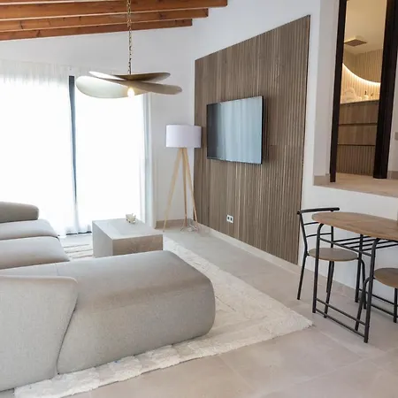 فيلة Large 5 Bedroom With Heated Pool + Sea Views ماربيا