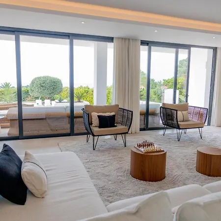 Large 5 Bedroom With Heated Pool + Sea Views Villa