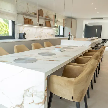 Large 5 Bedroom With Heated Pool + Sea Views Villa Marbella