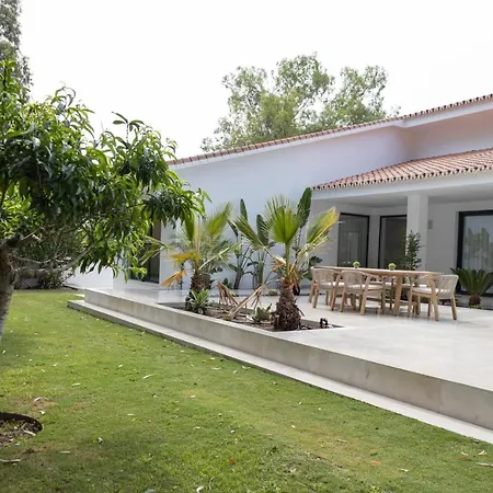 Large 5 Bedroom With Heated Pool + Sea Views *