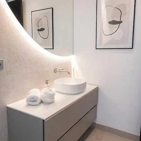 Large 5 Bedroom With Heated Pool + Sea Views Willa *