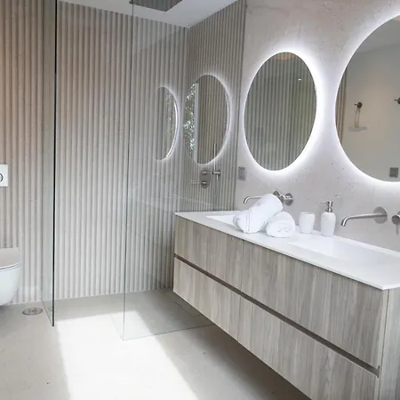 Large 5 Bedroom With Heated Pool + Sea Views 빌라 마르베야