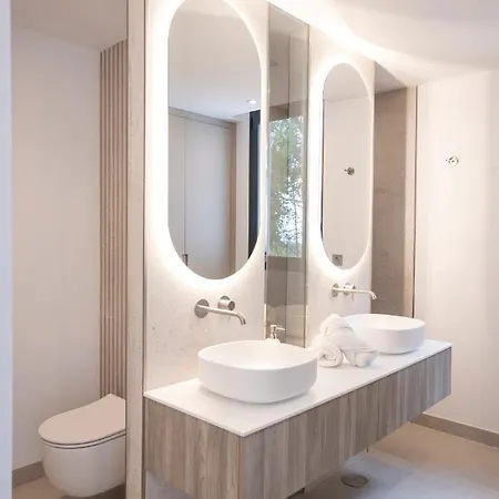 빌라 Large 5 Bedroom With Heated Pool + Sea Views