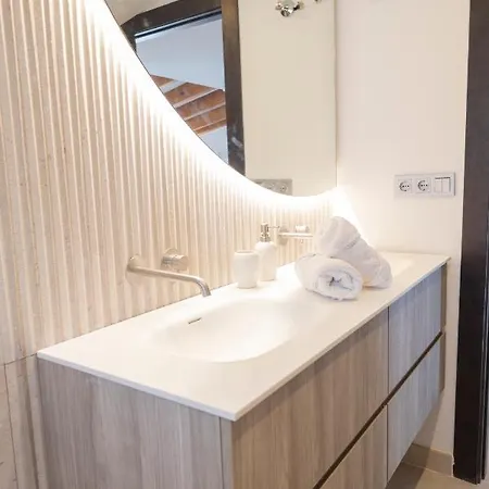 Large 5 Bedroom With Heated Pool + Sea Views Willa *