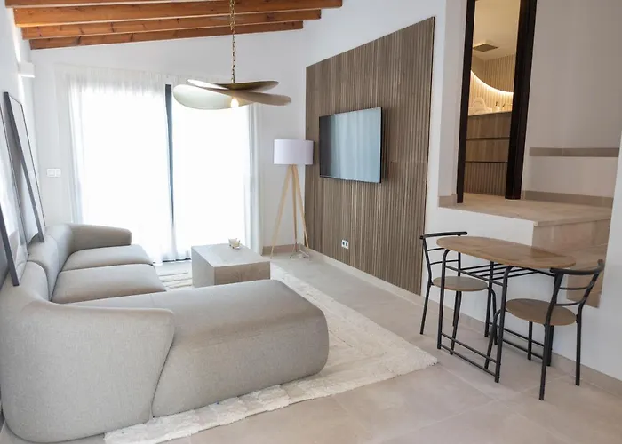 Вилла Large 5 Bedroom With Heated Pool + Sea Views Марбелья