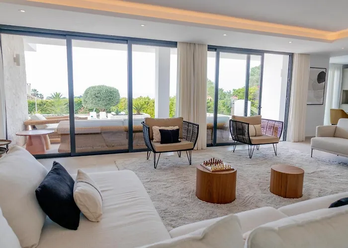 Large 5 Bedroom With Heated Pool + Sea Views Вилла