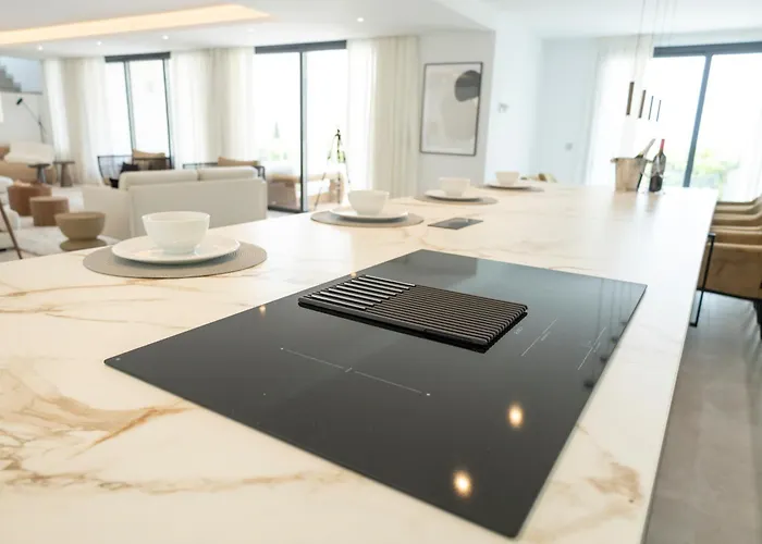 Large 5 Bedroom With Heated Pool + Sea Views Вилла *