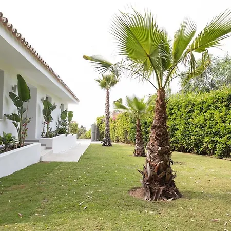 Large 5 Bedroom With Heated Pool + Sea Views Villa Marbella