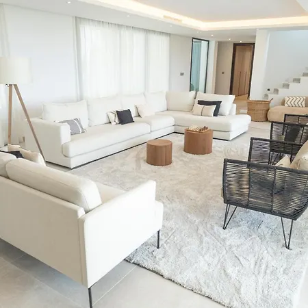 Large 5 Bedroom With Heated Pool + Sea Views Villa Marbella