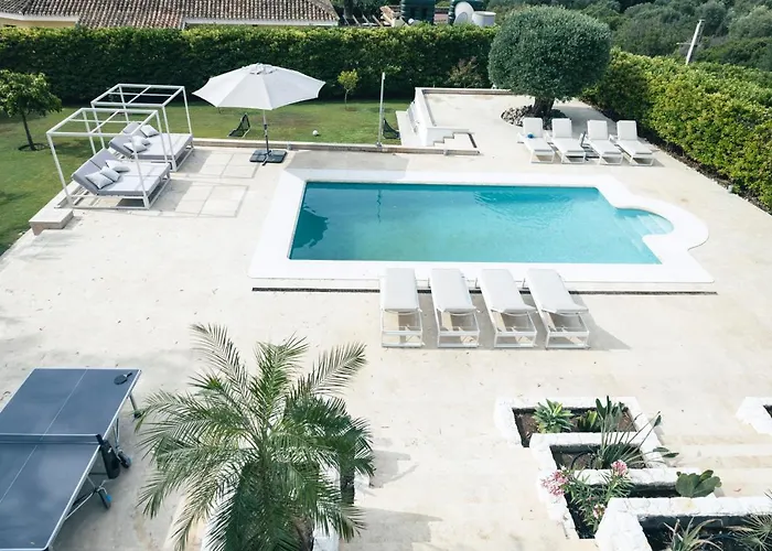 Large 5 Bedroom With Heated Pool + Sea Views Villa *