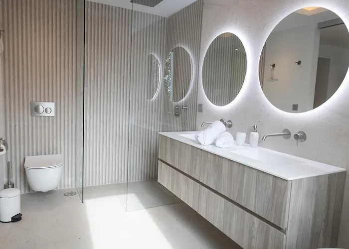 Large 5 Bedroom With Heated Pool + Sea Views Vila Marbella