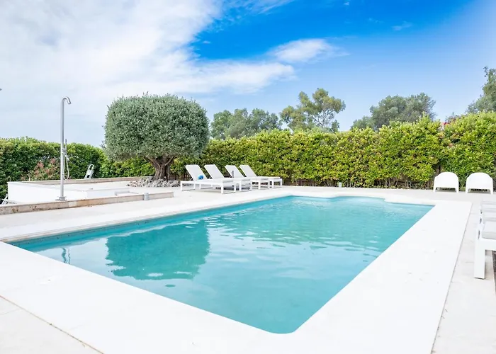 Large 5 Bedroom With Heated Pool + Sea Views