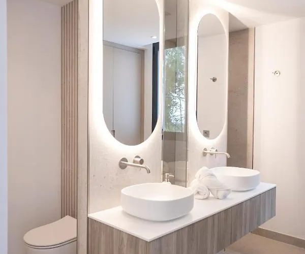 Vila Large 5 Bedroom With Heated Pool + Sea Views