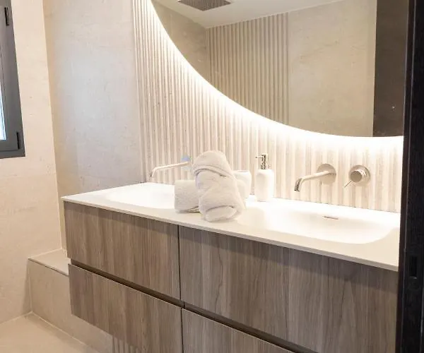 Large 5 Bedroom With Heated Pool + Sea Views Vila Marbella