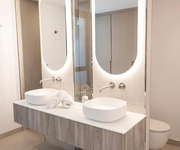 Vila Large 5 Bedroom With Heated Pool + Sea Views