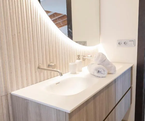 Large 5 Bedroom With Heated Pool + Sea Views Vila *