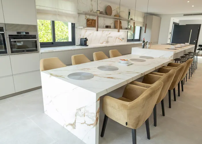 Large 5 Bedroom With Heated Pool + Sea Views * Marbella